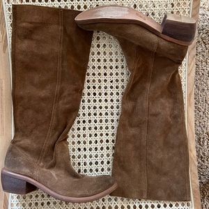 Tall suede boots 👢